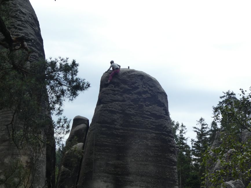 کوهنوردان روی صخره های آدرسپاخ