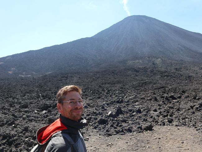 Marshmallows rösten auf einem aktiven Vulkan :O   (Tag 190 der Weltreise)