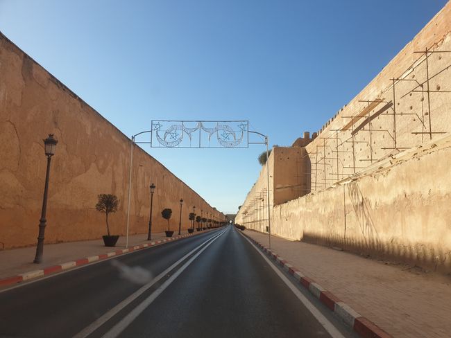 Wahnsinnig eindrückliche Fahrt durch Meknes