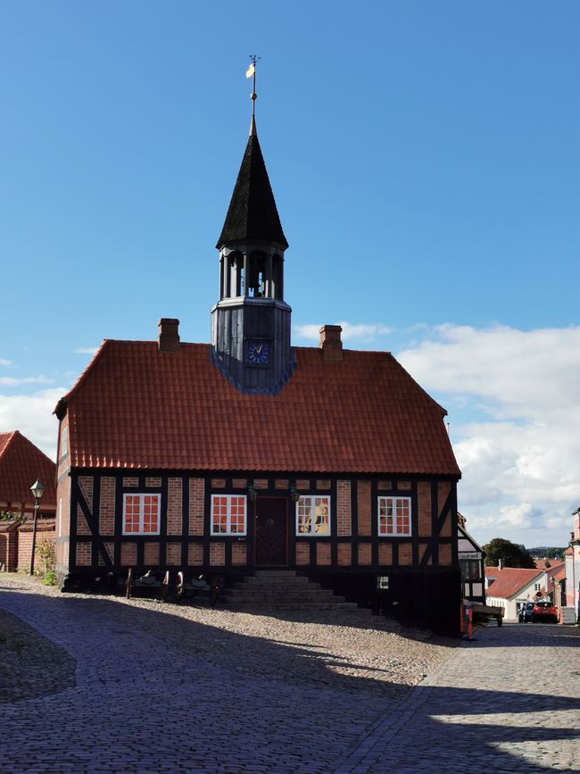 The smallest town hall in the world and an imposing cemetery