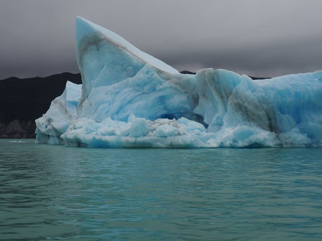 Glacier tour - gigantic icebergs