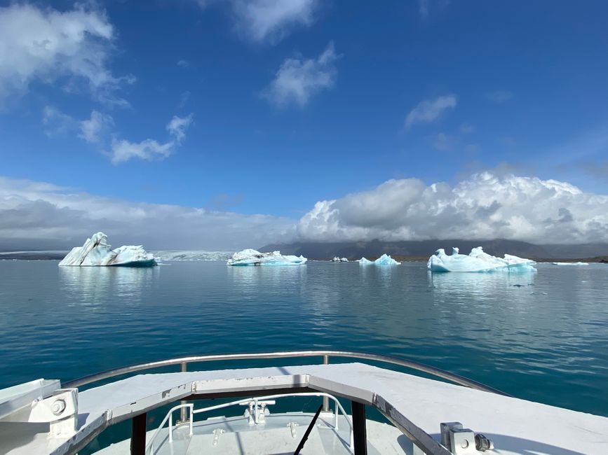 In weiteren 120 Jahren, so die Voraussage der Isländischen Forscher, wird der gesamte VATNAJÖKULL Gletscher Geschichte sein.