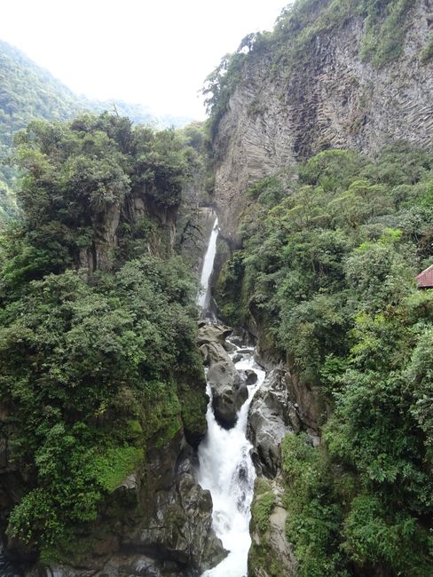 El Pailòn del diablo! Der beeindruckende Wasserfall am Ende der 18 Km langen Biketour tour de las cascadas "Tour der Waßerfälle" von Banos.