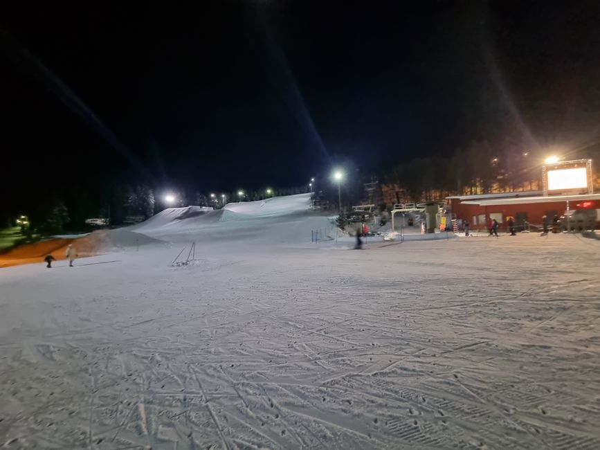 11.02.: Skiing and Northern Lights