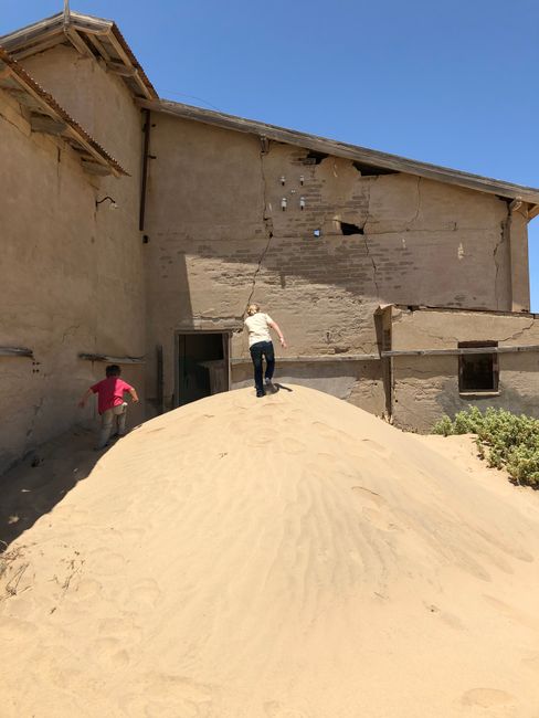 Kolmanskop fi Luderitz jedhaman