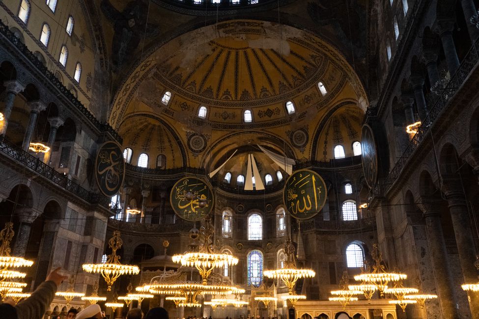 Kronleuchter in der Hagia Sophia