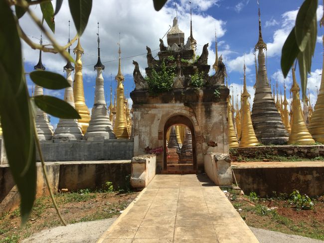 Eingang zum Zentrum der Shwe Inn Thien Tempelanlage