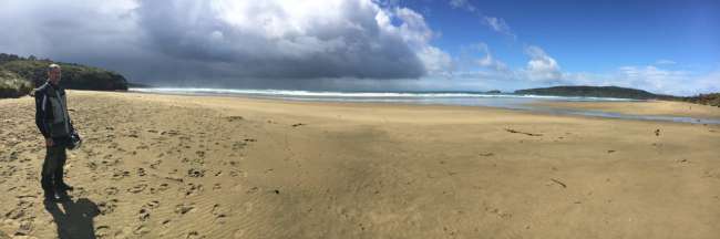 Beach in front of Cathedral Cave: rain on the left, sun on the right...