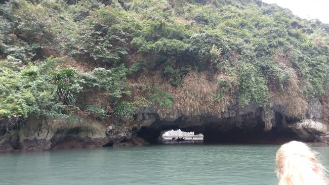 Eine Höhle zum durchpaddeln