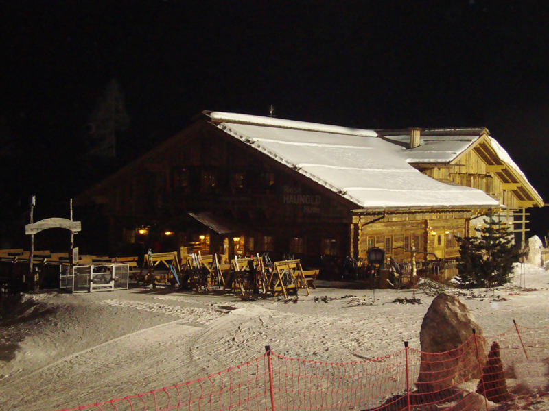 Riese Haunold Hut at night - Night skiing in the Haunold ski area