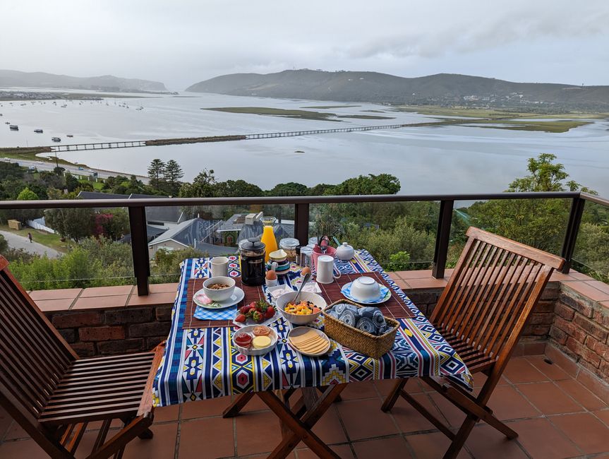 Aussicht vom Frühstückstisch auf die Lagune in Knysna