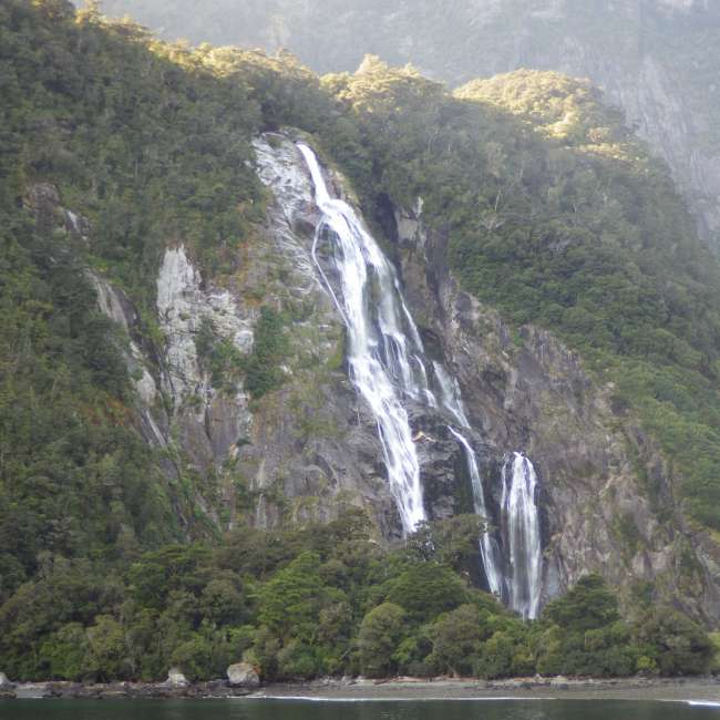 Waterfall Milford Sound ll