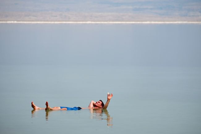 Das Tote Meer ist eigentlich ein See und liegt 420 Meter unter dem Meeresspiegel