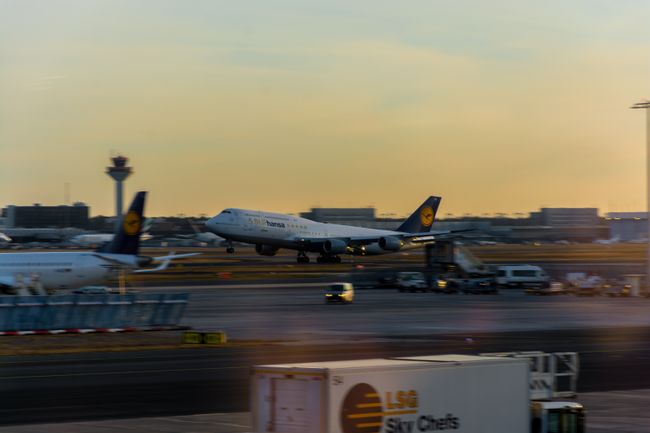 beautiful 747 at sunset