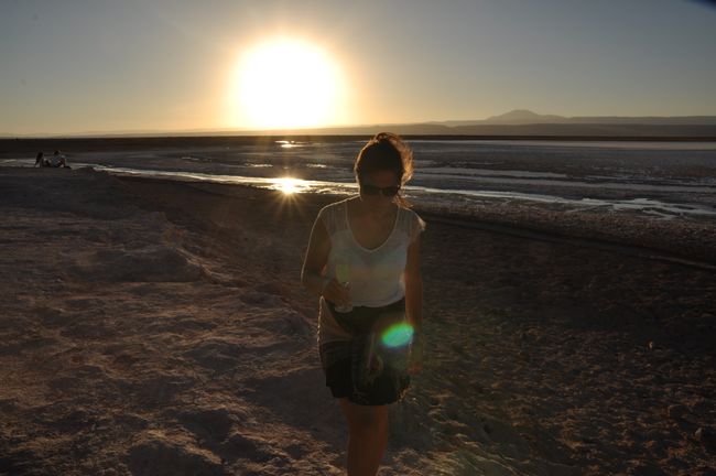Pisco sour im der Wüste bei Sonnenuntergang 
