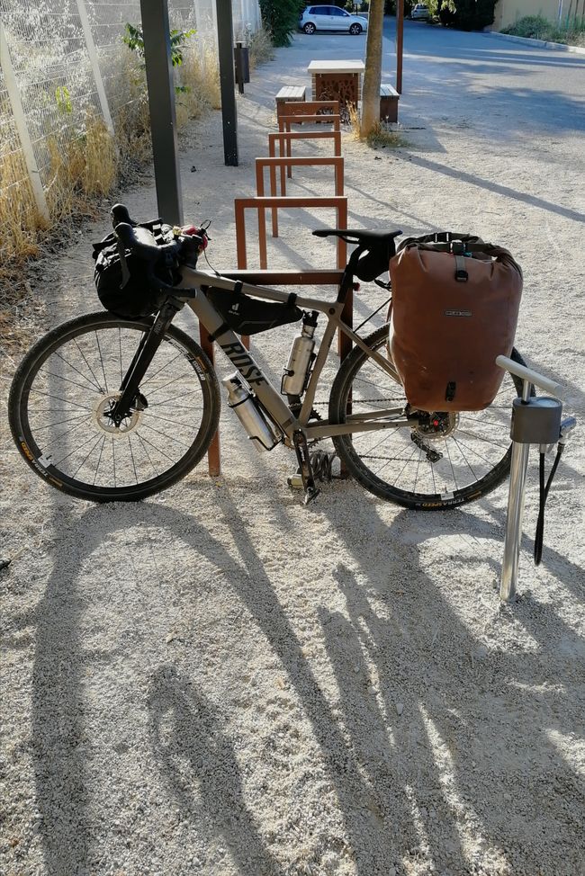 ... ¡y una bomba de bicicleta! ¡Qué conveniente! 😁