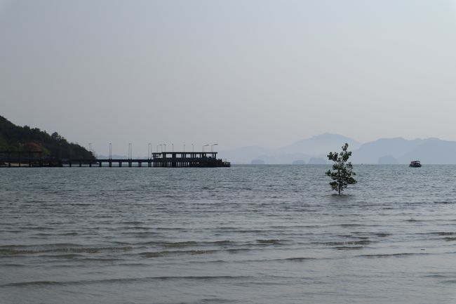 Blick auf den Tha Khao Pier.