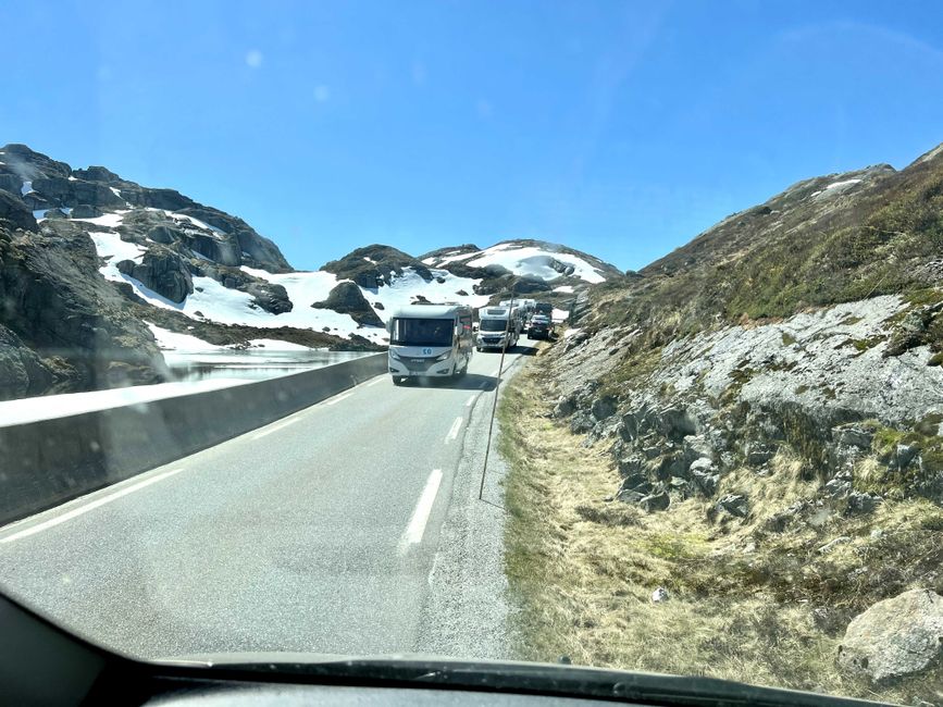 Carretera estrecha hacia Lysebottn