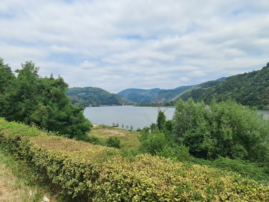 Blick über die Drina nach Serbien.