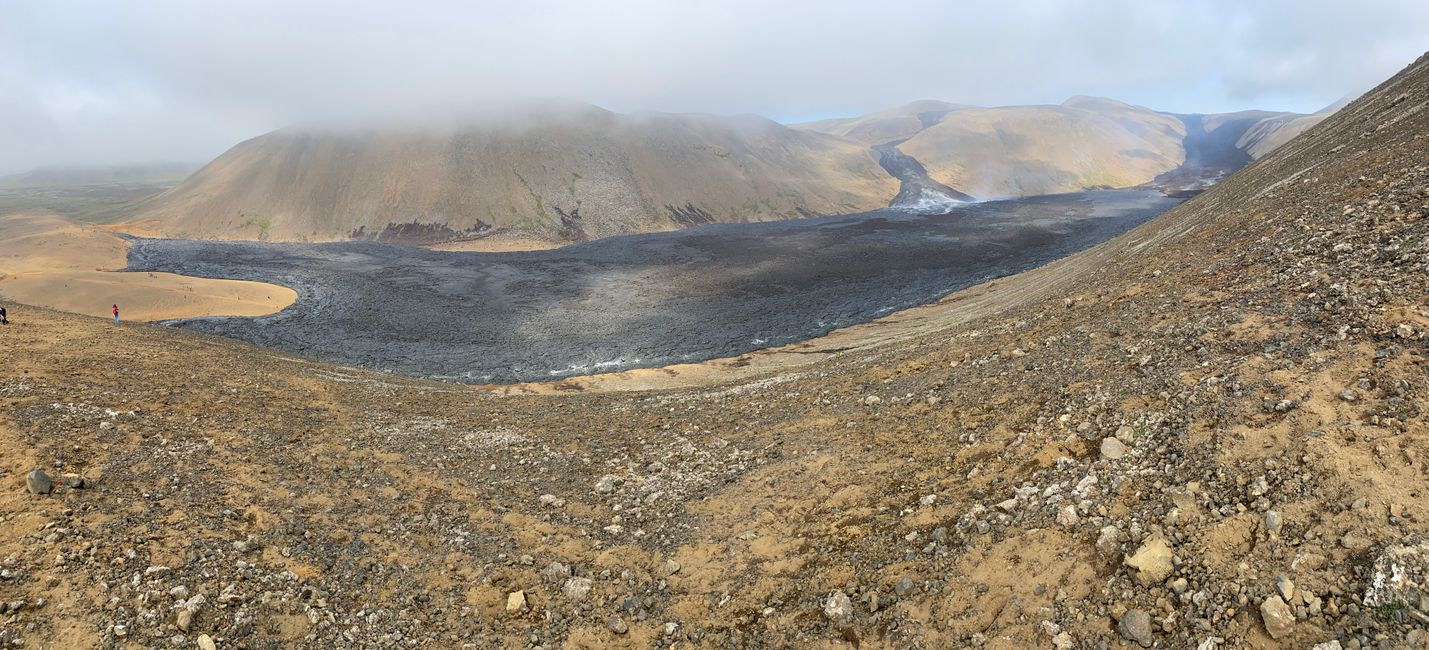 Erster Lavastrom auf der Süd-Westseite des Vulkans.
