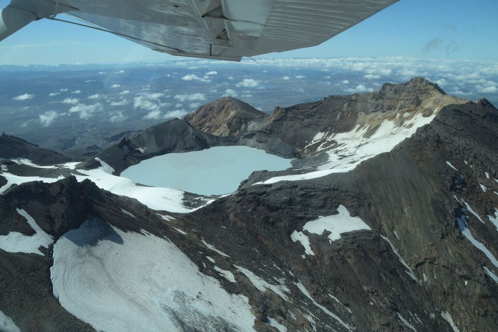 Flightseeing: Mt.Ruapehu - ice crater and crater lake