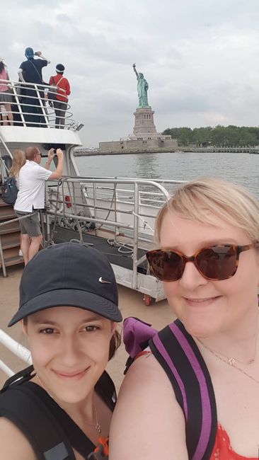 Boat tour around the Statue of Liberty