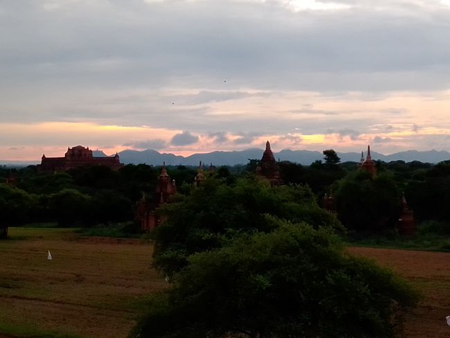 Sonnenaufgang über Bagan - ohne Ballons