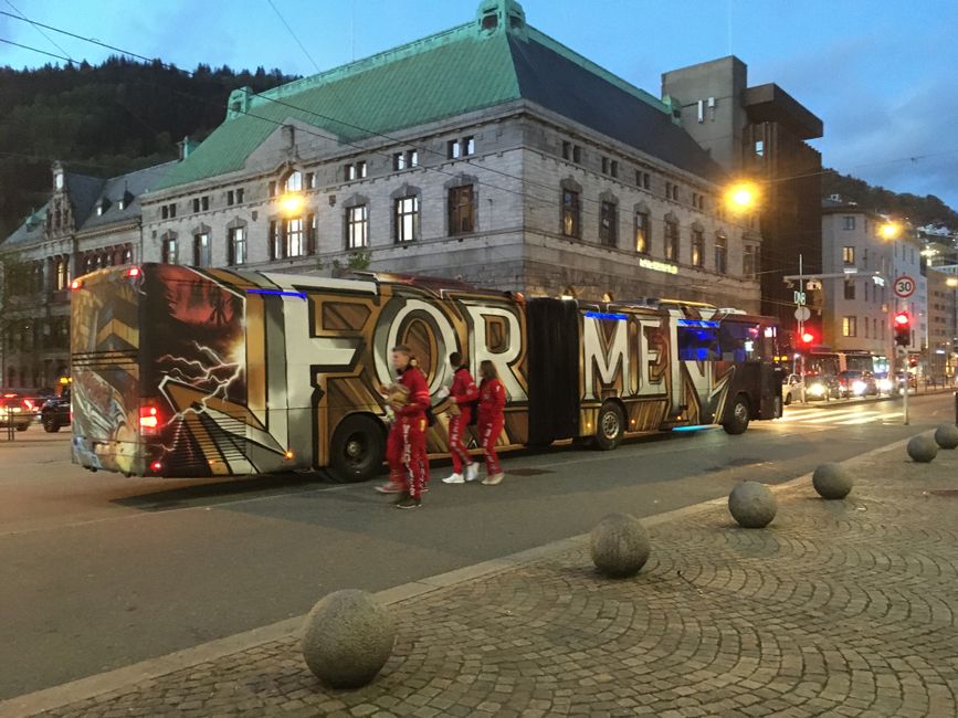 A bus from the russefeiring celebrations
