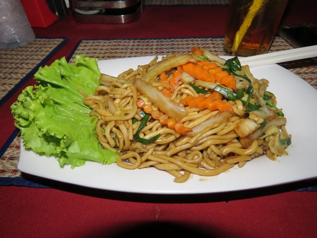 Stir-fried Khmer noodles with vegetables
