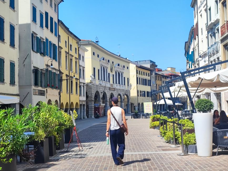 See you again with John: Udine - a beautiful little town with hardly any tourists / Italy