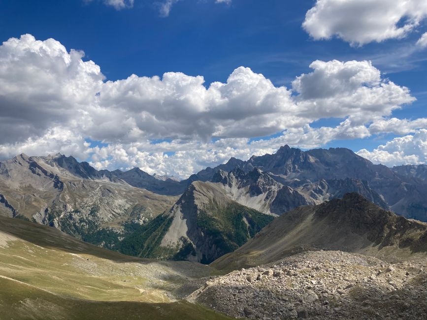 Blick vom Pass südwärts, in die italienischen Alpen