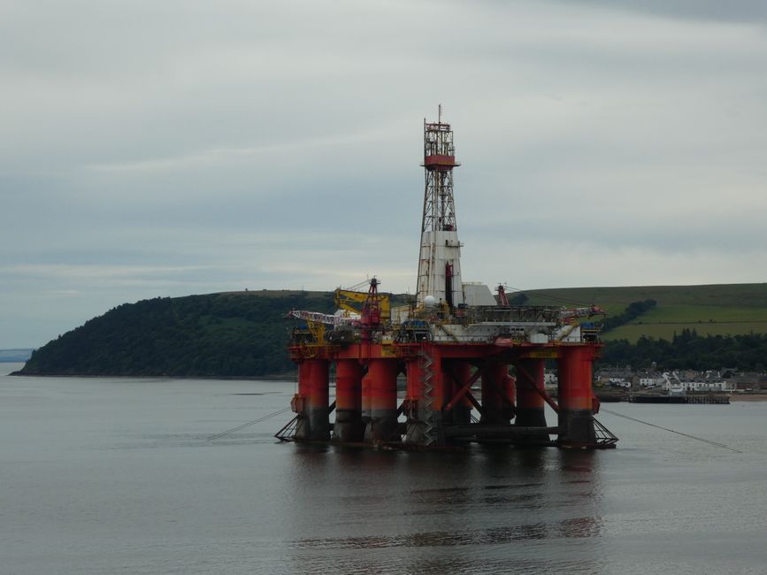 Oil drilling platforms