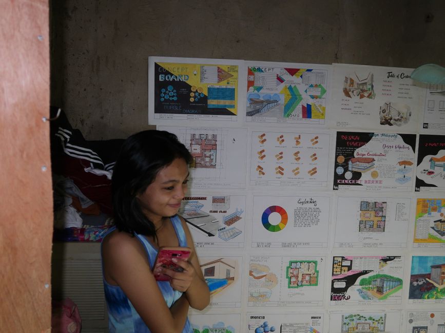 new Batulong student - she is studying architecture and this is how her little room looks like!
