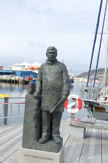 Norwegen mit Hurtigruten // Tag 9 // Statue für Helden aus Hammerfest