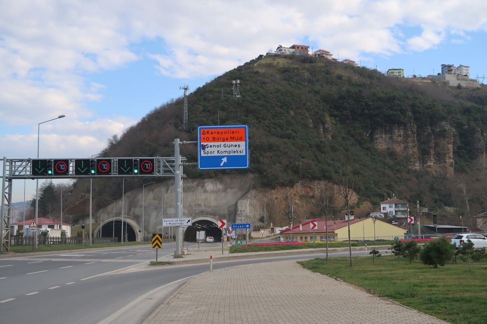 Durch diesen Tunnel in der Nähe von Trabzon musste ich ausnahmsweise nicht 