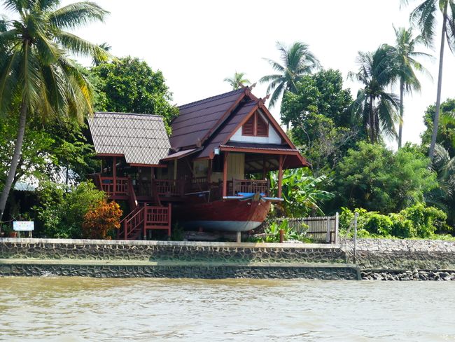 Interesting and spectacular houses on the riverbank