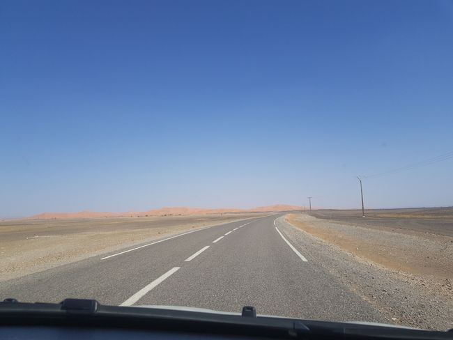 Erste Sahara-Dünen in Sicht