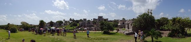 Blick über die Ruinen von Tulum