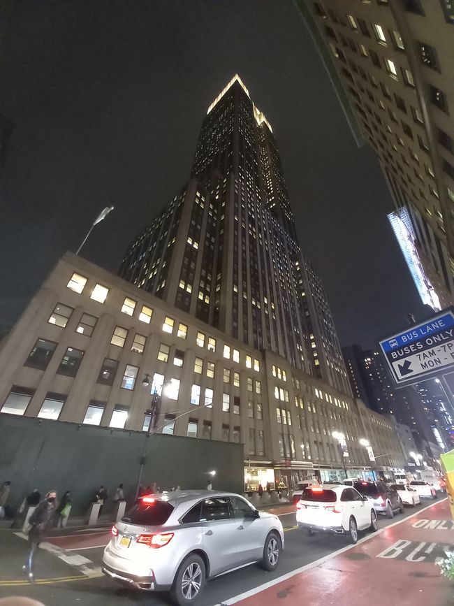 Bonusbild Wolkenkratzer: Das Empire State Building vom Boden 