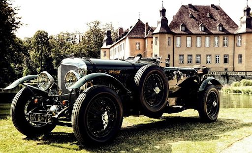 A real vintage car. Copyright: Oldtimer Schloss Nostalgisch - Free photo on Pixabay