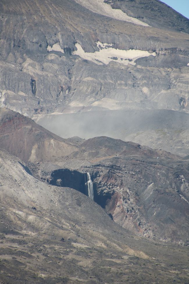 Dampf und Wasser aus dem Vulkan