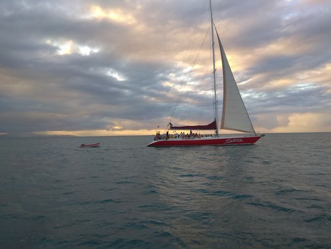 Eon anderes Boot beim Sonnenuntergang