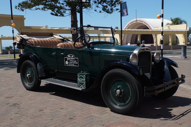 Vintage cars for city tours