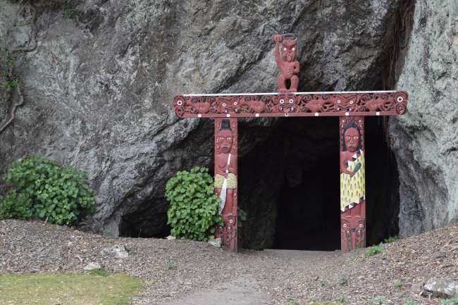 Muriwai cave