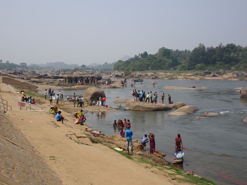 Hindus am Fluss