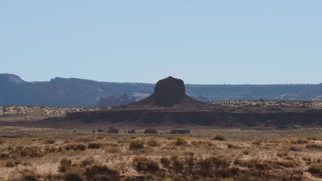Monument Valley - fallen wagon wheel