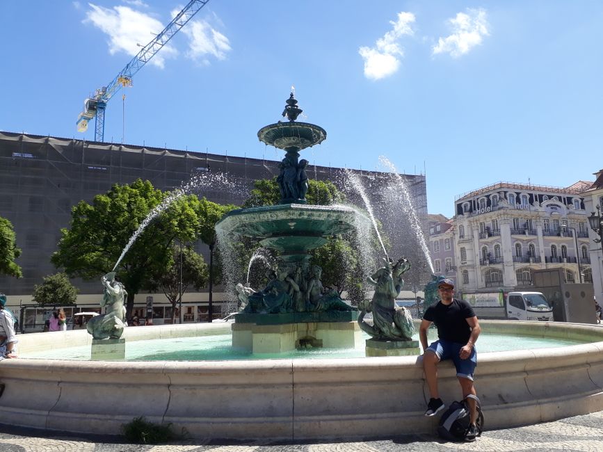 In the Baixa district, there are large squares with fountains.