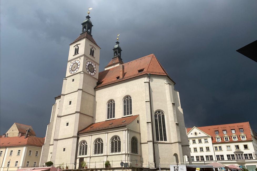In der Altstadt von Regensburg, Regen kommt..