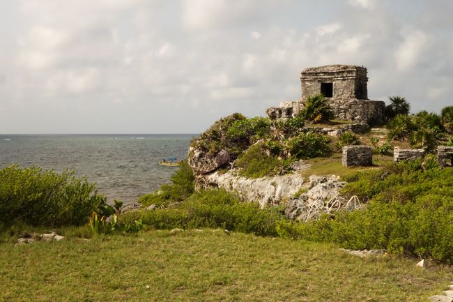 Weiter ging es mit den Ruinen von Tulum direkt an der Karibikküste. 