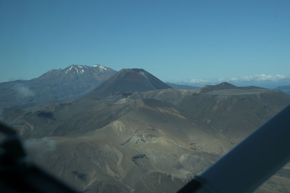 Flightseeing: Mt.Tongariro, Mt.Ngauruhoe und Mt.Ruapehu (von vorne nach hinten)